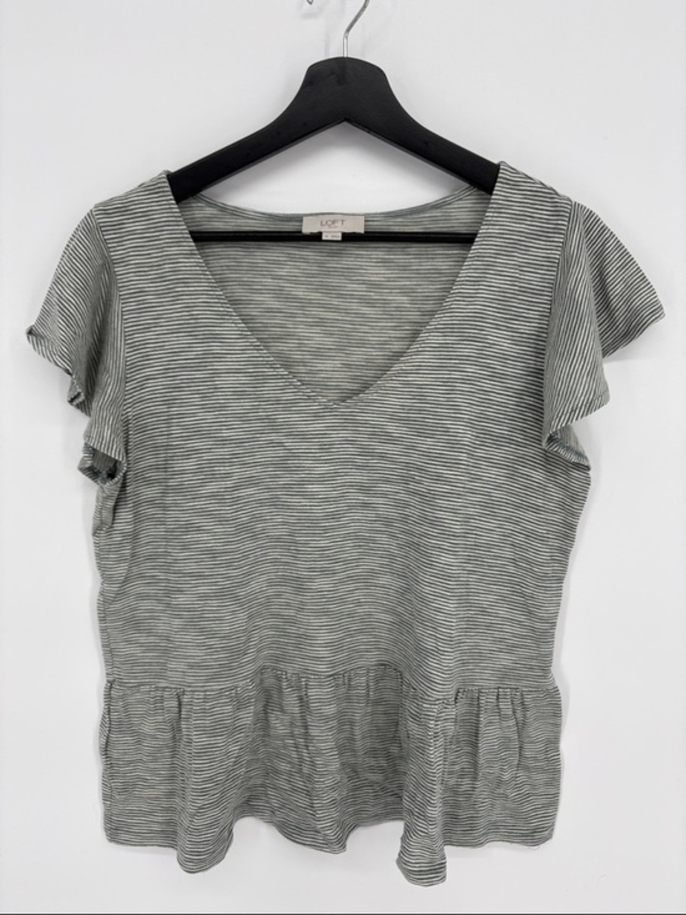 🥝 LOFT Gray & White Striped V-Neck Peplum Flutter Sleeve Top knit